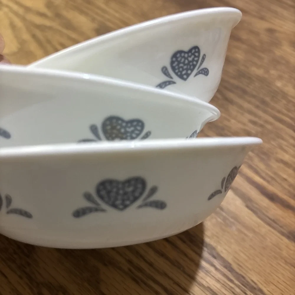 Corelle Corningware Country Vintage Blue Hearts Set of 3 Bowls Cottage